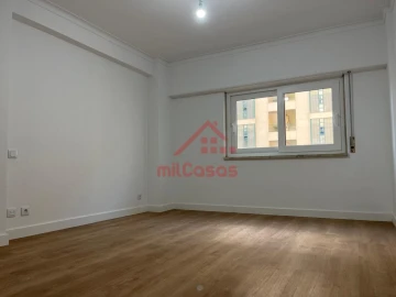 Apartamento T3 para Venda em São Domingos de Benfica