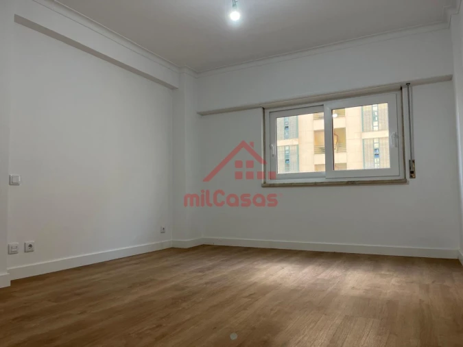 Apartamento T3 para Venda em São Domingos de Benfica Foto 16