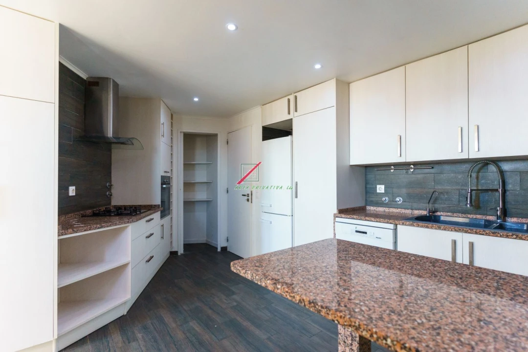 Apartamento T4 para Venda em Cascais e Estoril Foto 6