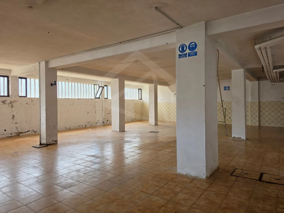 Armazém para Venda em Vila de Cucujães Foto 3