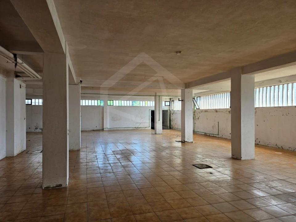 Armazém para Venda em Vila de Cucujães Foto 8