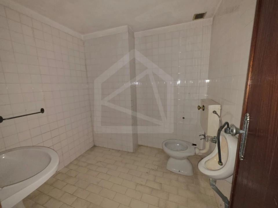 Armazém para Venda em Vila de Cucujães Foto 9