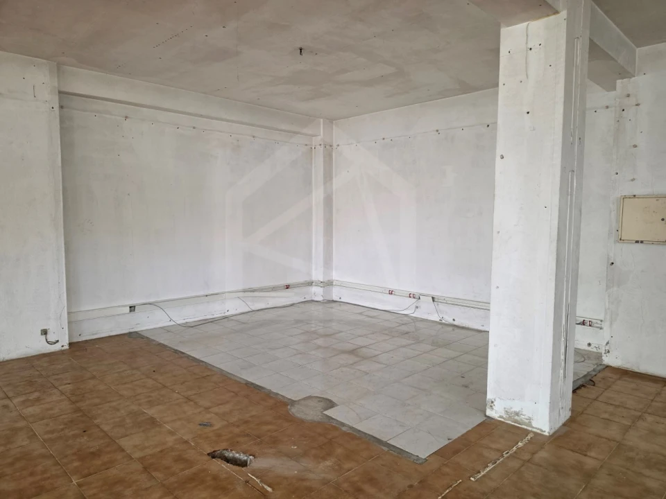 Armazém para Venda em Vila de Cucujães Foto 14