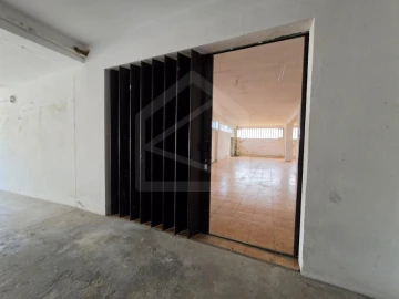 Armazém para Venda em Vila de Cucujães