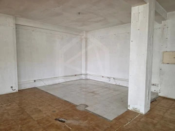 Armazém para Venda em Vila de Cucujães