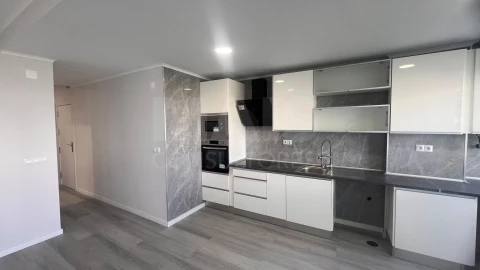 Apartamento T2 para Venda em Oeiras e São Julião da Barra, Paço de Arcos e Caxias