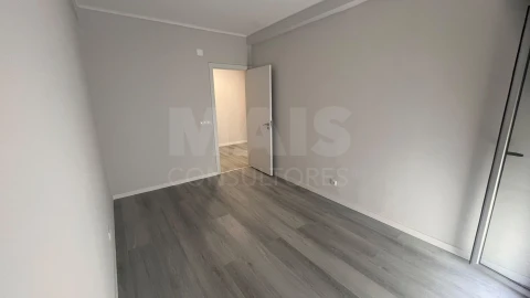 Apartamento T2 para Venda em Oeiras e São Julião da Barra, Paço de Arcos e Caxias