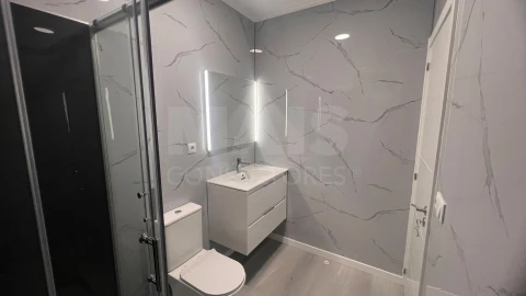 Apartamento T2 para Venda em Oeiras e São Julião da Barra, Paço de Arcos e Caxias