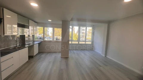 Apartamento T2 para Venda em Oeiras e São Julião da Barra, Paço de Arcos e Caxias