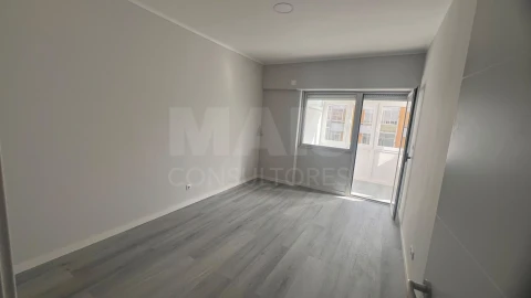 Apartamento T2 para Venda em Oeiras e São Julião da Barra, Paço de Arcos e Caxias