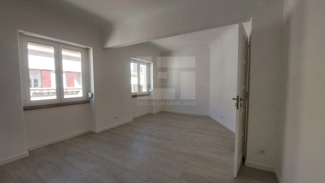 Apartamento T1 para Venda em São Vicente Foto 2