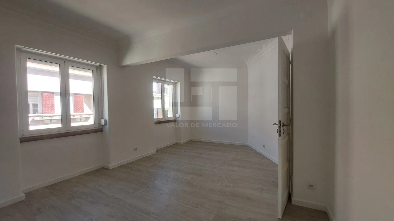 Apartamento T1 para Venda em São Vicente Foto 3