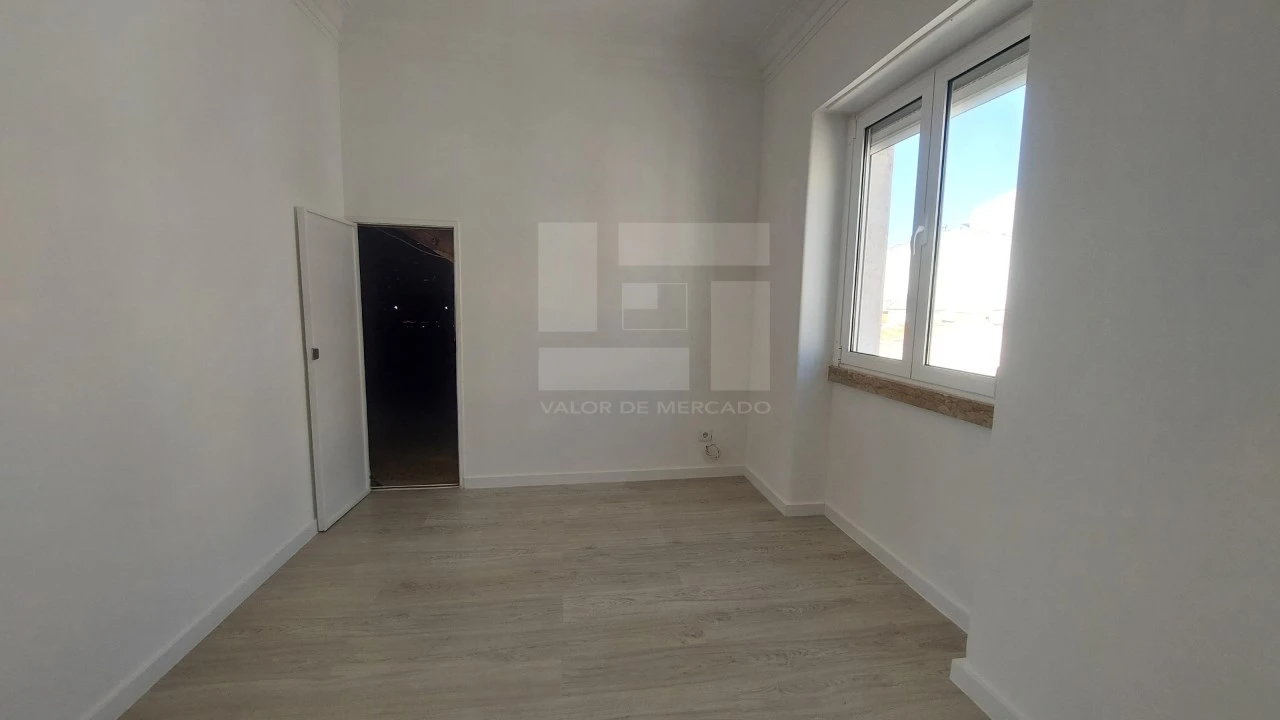 Apartamento T1 para Venda em São Vicente Foto 4