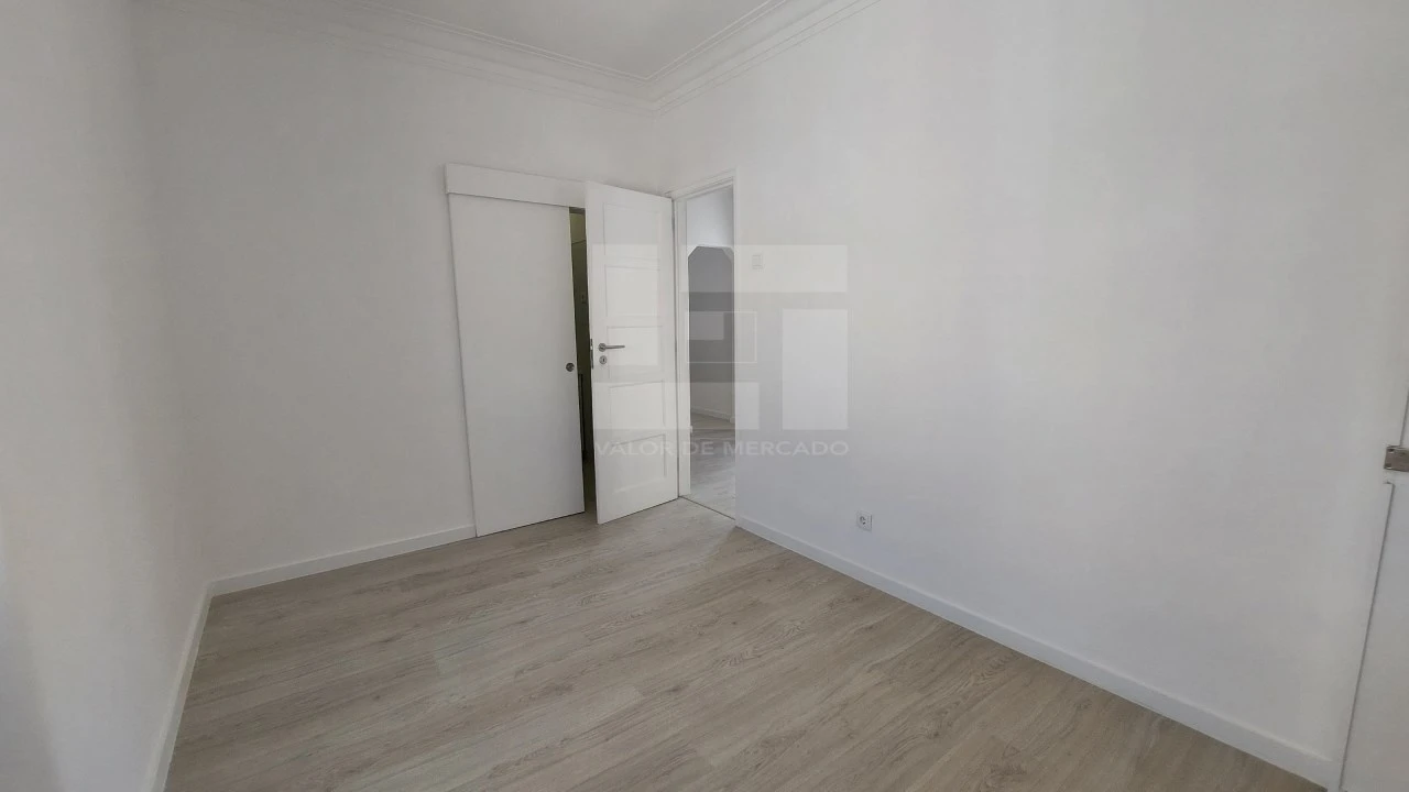 Apartamento T1 para Venda em São Vicente Foto 6