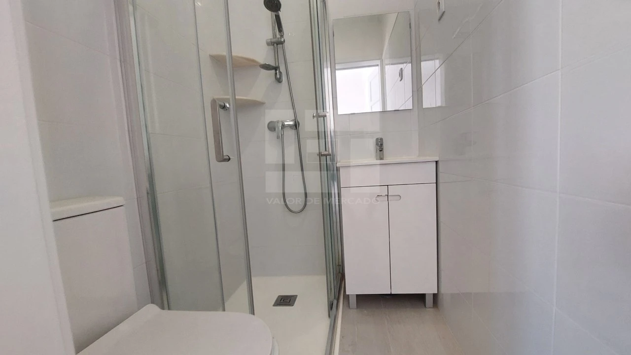Apartamento T1 para Venda em São Vicente Foto 13