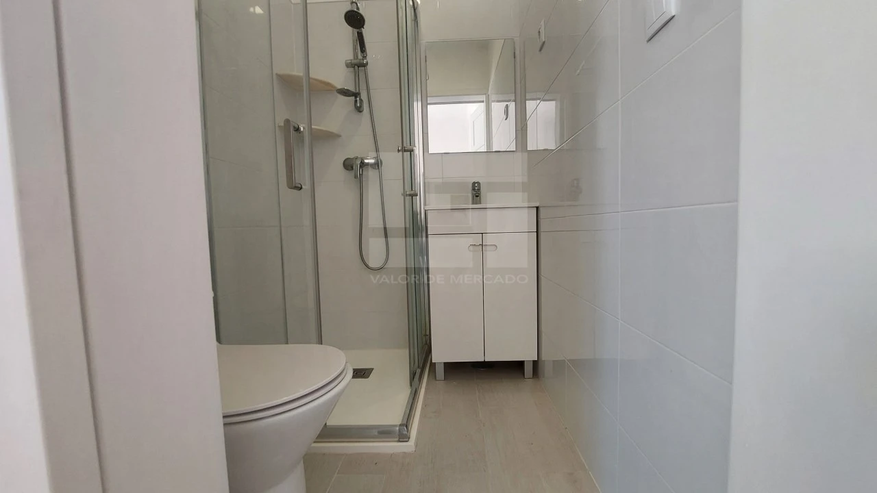 Apartamento T1 para Venda em São Vicente Foto 14