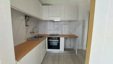Apartamento T1 para Venda em São Vicente