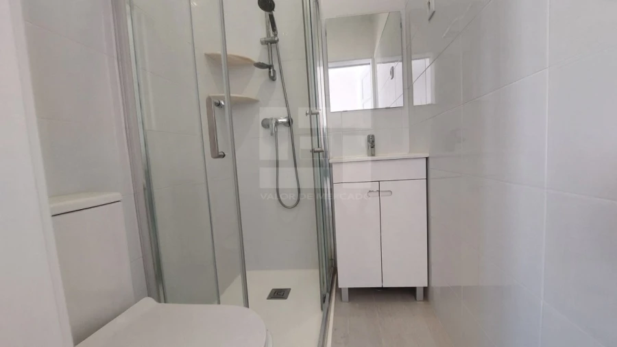 Apartamento T1 para Venda em São Vicente Foto 13