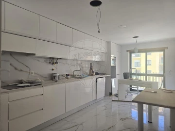 Apartamento T2 para Venda em Queluz e Belas