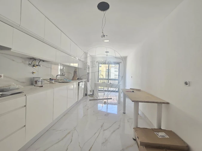 Apartamento T2 para Venda em Queluz e Belas Foto 4