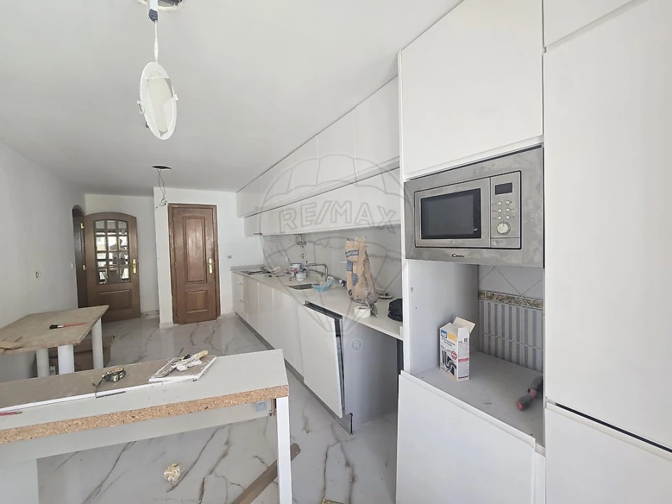 Apartamento T2 para Venda em Queluz e Belas Foto 2