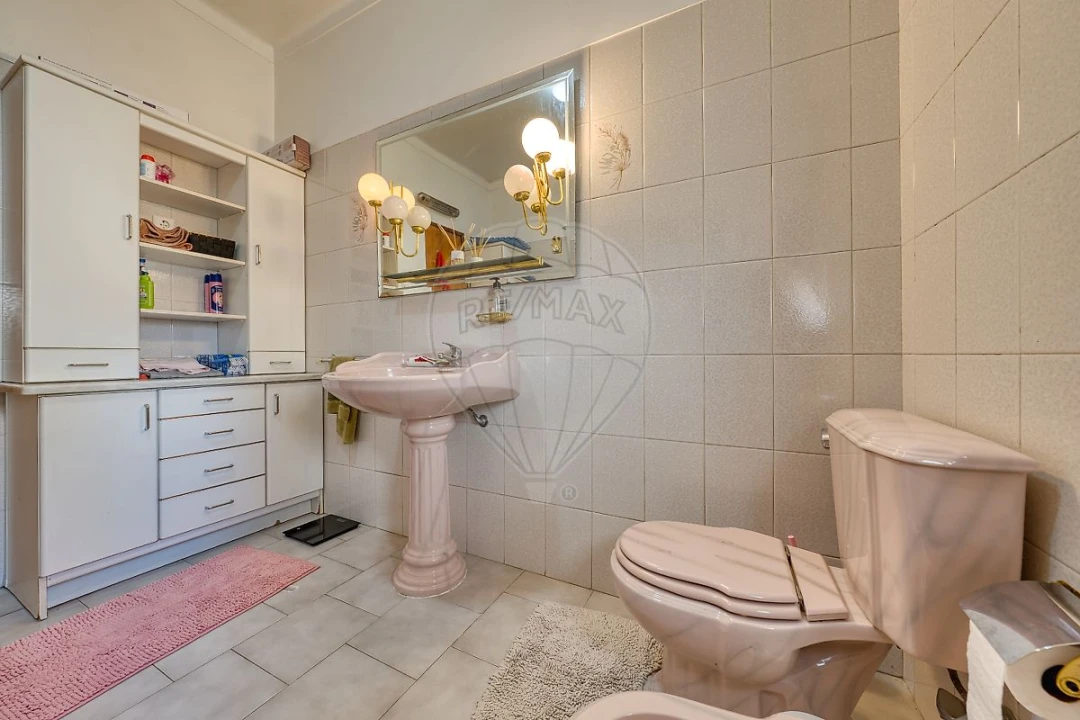 Apartamento T4 para Arrendamento em Pernes Foto 27