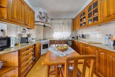 Apartamento T4 para Arrendamento em Pernes
