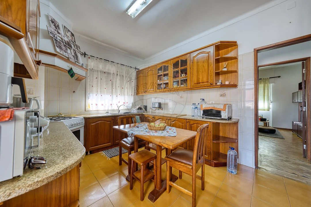 Apartamento T4 para Arrendamento em Pernes Foto 19