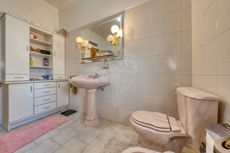 Apartamento T4 para Arrendamento em Pernes Foto 27