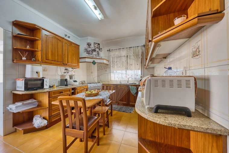 Apartamento T4 para Arrendamento em Pernes Foto 21