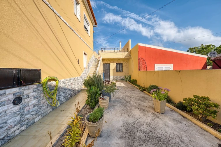 Apartamento T4 para Arrendamento em Pernes Foto 16
