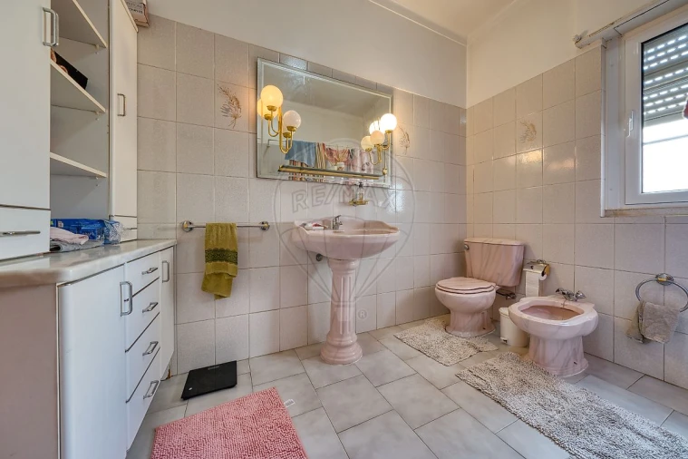 Apartamento T4 para Arrendamento em Pernes Foto 28