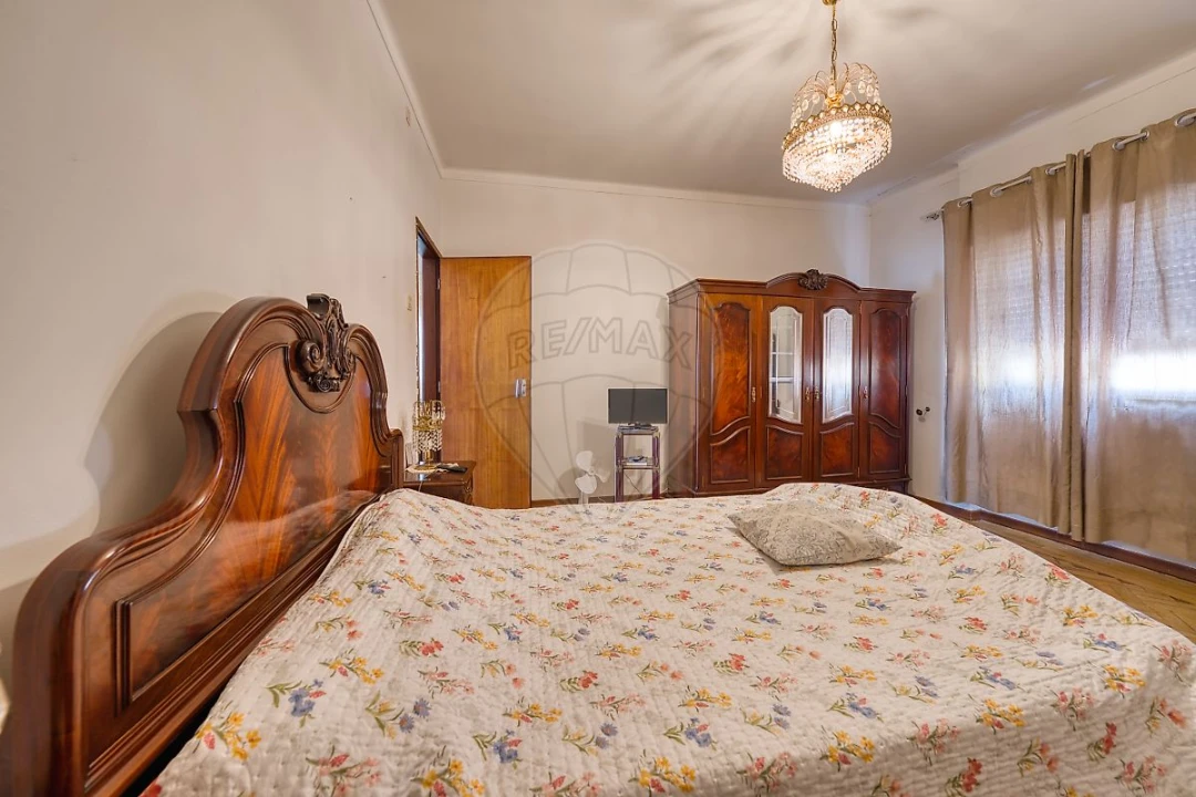 Apartamento T4 para Arrendamento em Pernes Foto 7