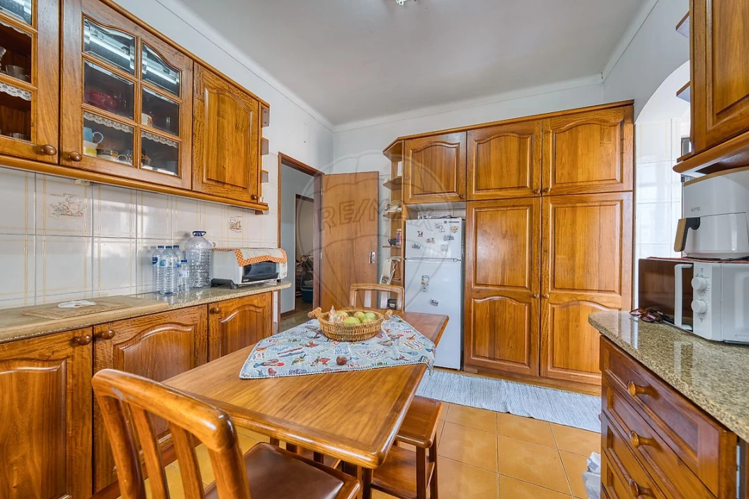 Apartamento T4 para Arrendamento em Pernes Foto 23