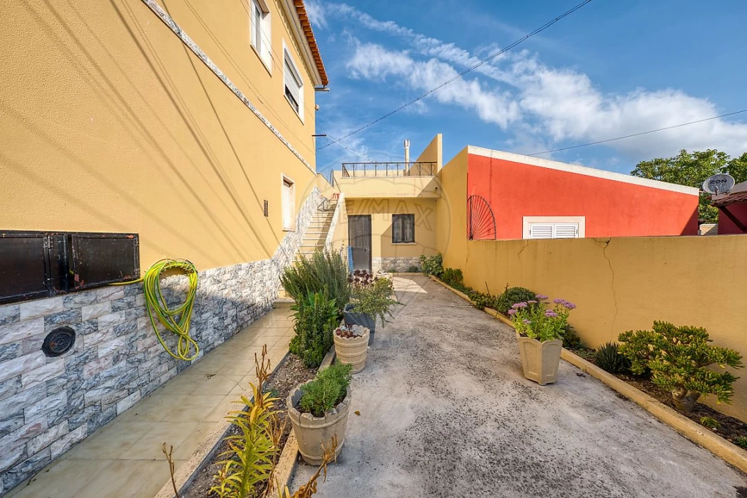 Apartamento T4 para Arrendamento em Pernes Foto 16