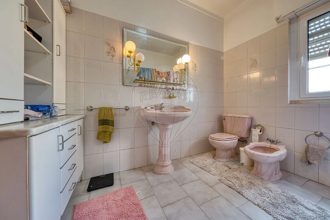 Apartamento T4 para Arrendamento em Pernes Foto 28