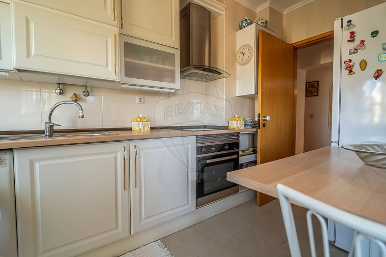 Apartamento T2 para Venda em Marvila Foto 9