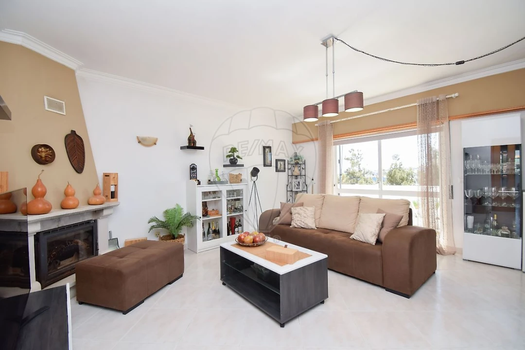 Apartamento T2 para Venda em São Domingos de Rana Foto 1