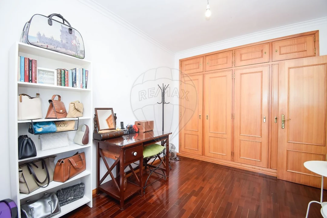 Apartamento T2 para Venda em São Domingos de Rana Foto 21