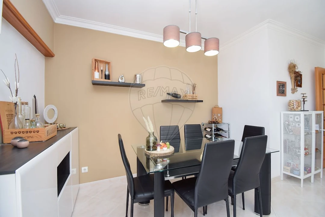 Apartamento T2 para Venda em São Domingos de Rana Foto 6