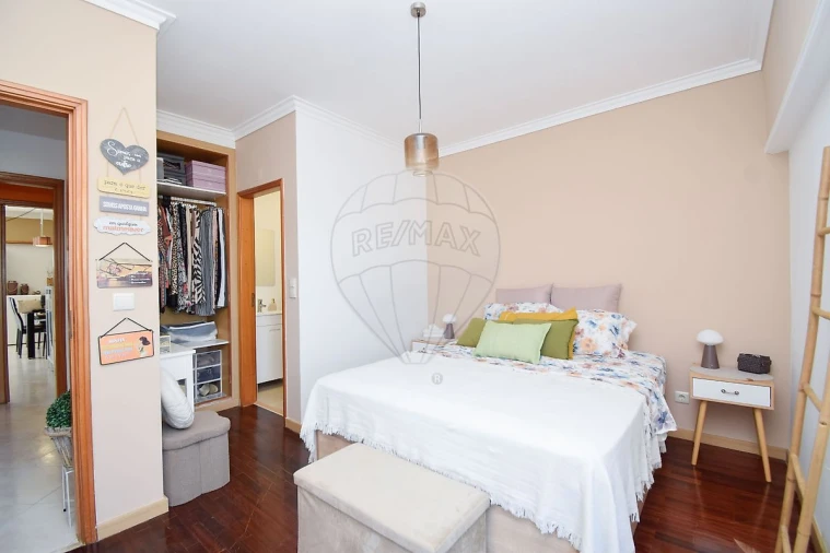 Apartamento T2 para Venda em São Domingos de Rana Foto 24