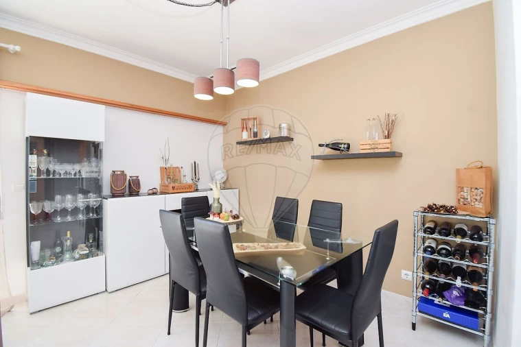 Apartamento T2 para Venda em São Domingos de Rana Foto 2