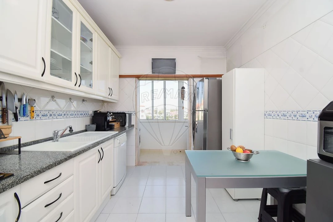 Apartamento T2 para Venda em São Domingos de Rana Foto 11