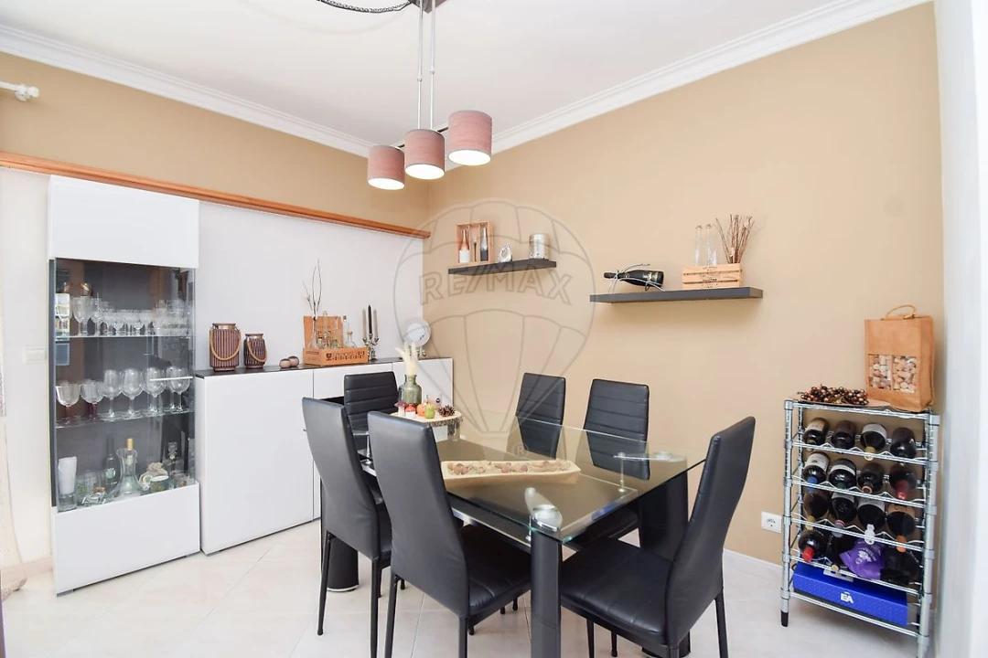 Apartamento T2 para Venda em São Domingos de Rana Foto 2