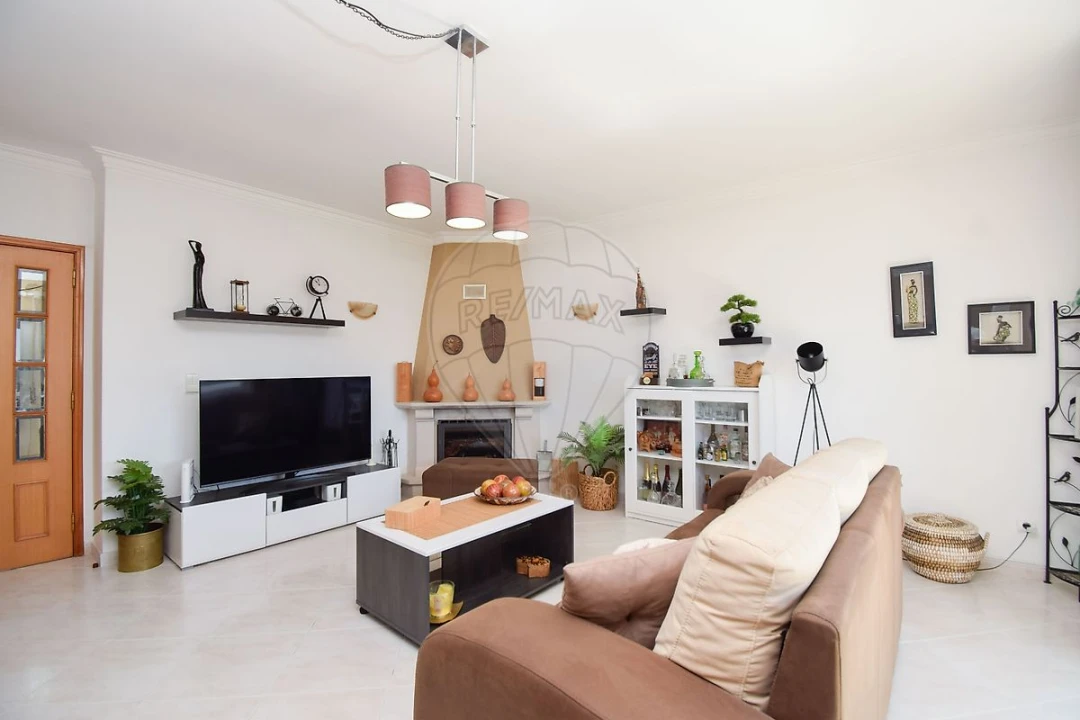 Apartamento T2 para Venda em São Domingos de Rana Foto 3