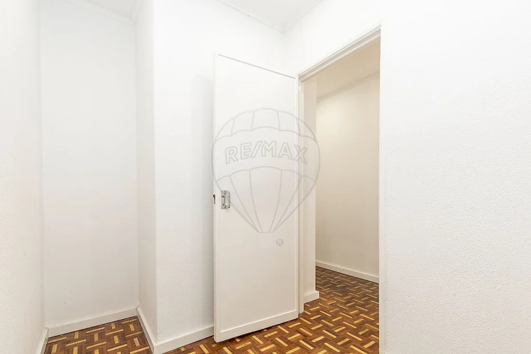 Apartamento T2 para Arrendamento em Benfica Foto 7