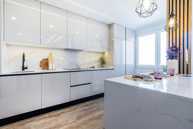 Apartamento T3 para Venda em Alfragide Foto 11