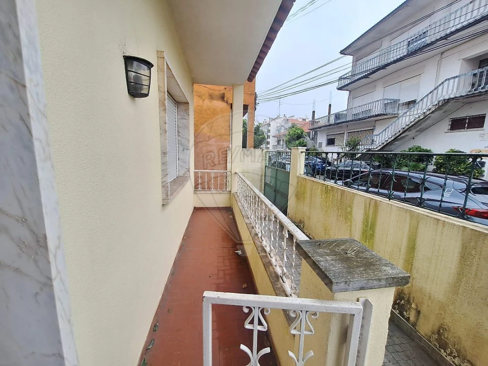 Moradia T2 para Venda em Mina de Água Foto 13