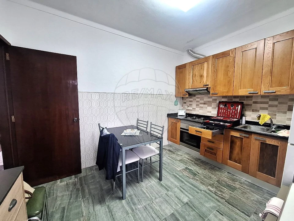 Moradia T2 para Venda em Mina de Água Foto 3