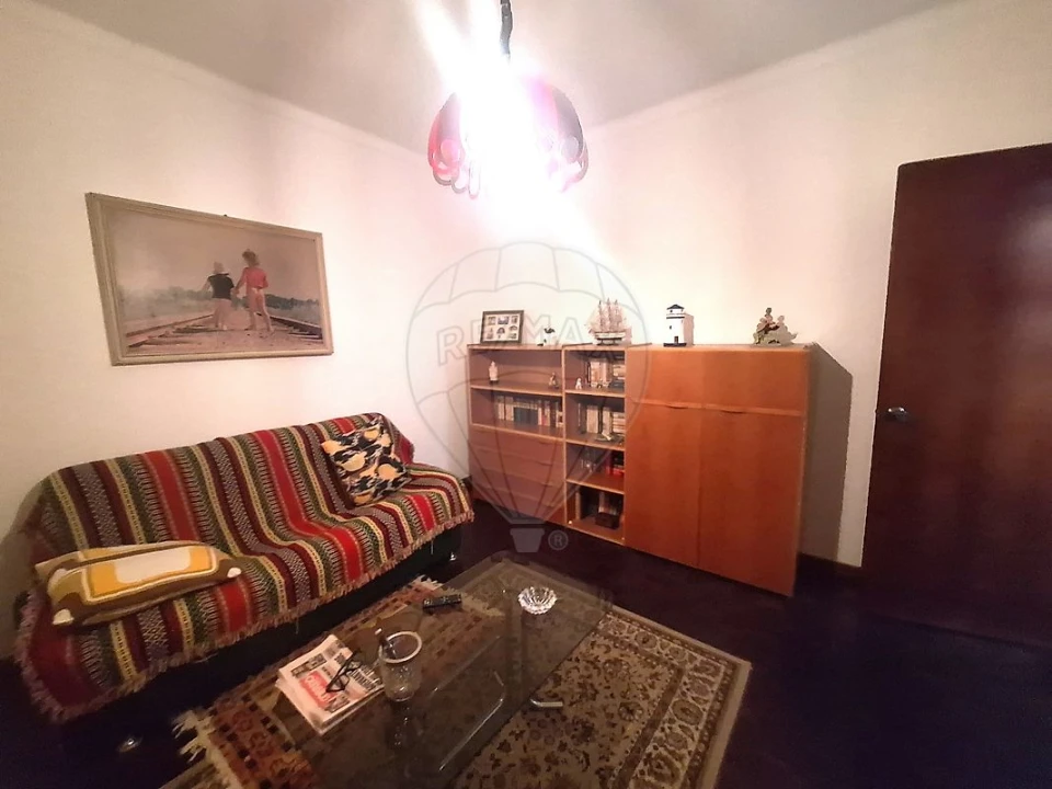 Moradia T2 para Venda em Mina de Água Foto 9